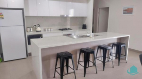 Caves Beach Retreat - close to beach and shops